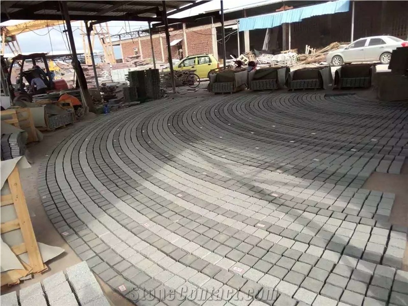 Red Porphyry Flamed and Split Cobblestone Pavers