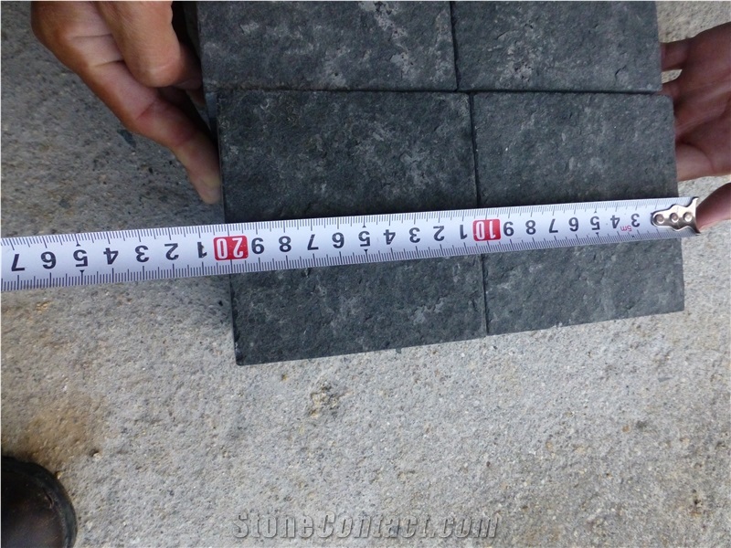 China Black Basalt Natural Flamed Paving Tile
