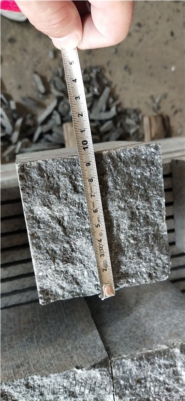 G684 Black Basalt Pitched Split Cobbles