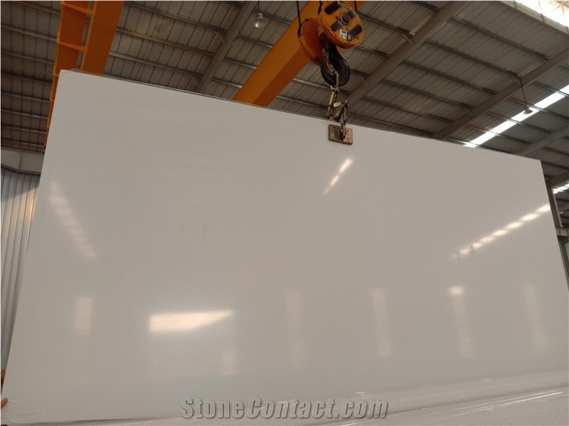 Pure White Calacatta Quartz Countertop Slab