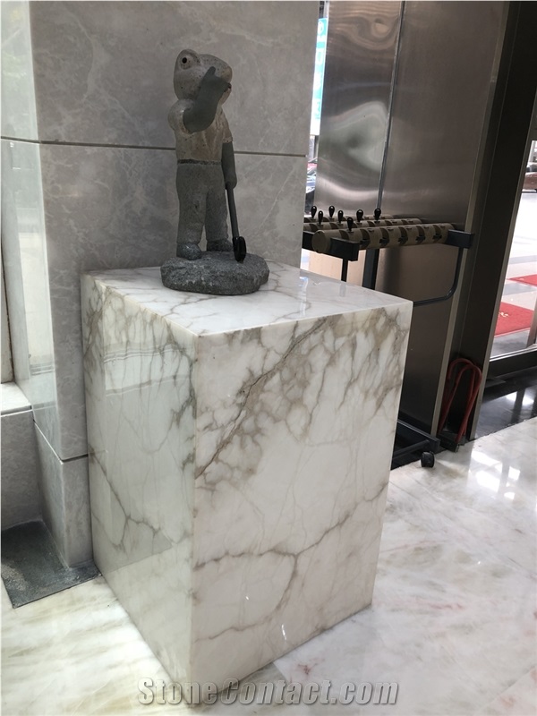 Alabaster White Column for Interior Ornament