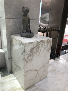Alabaster White Column for Interior Ornament