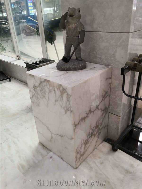 Alabaster White Column for Interior Ornament