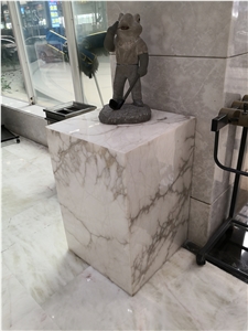 Alabaster White Column for Interior Ornament