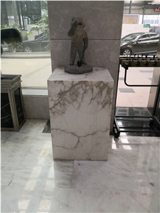 Alabaster White Column for Interior Ornament