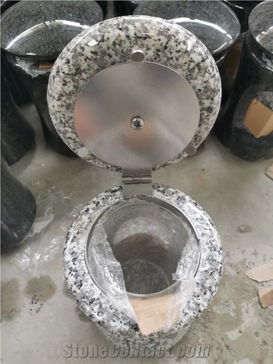Absolutely Black Granite Lamp for Gravestone