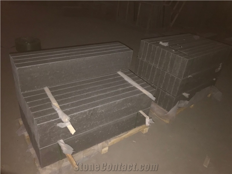 China Black Granite Flamed Kerbstone Paverstone