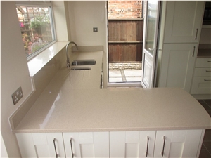 Cream Mirror Quartz Worktops