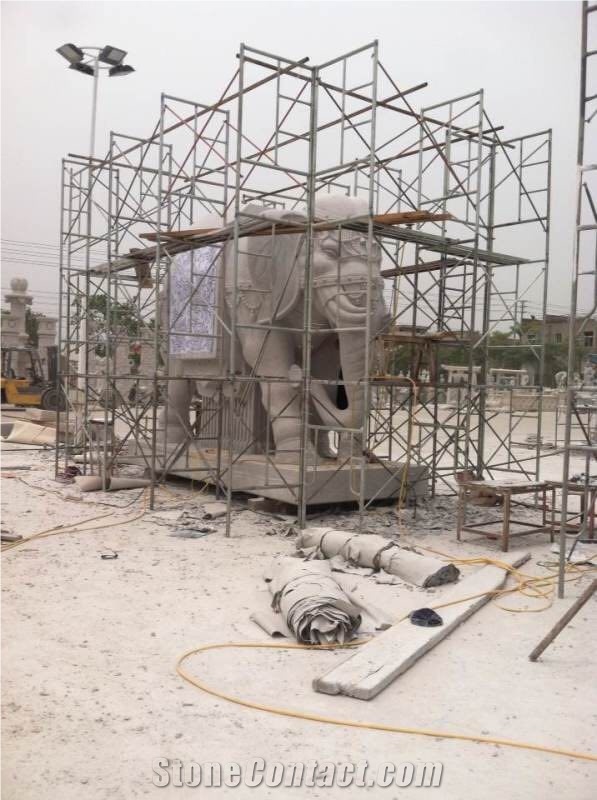 Large-Scale 4m Height Outdoor Park Stone Statues