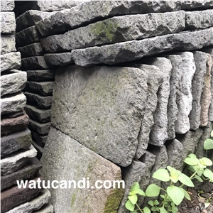 Paving Pedestals Floor Steps in the Park, Cobblestone