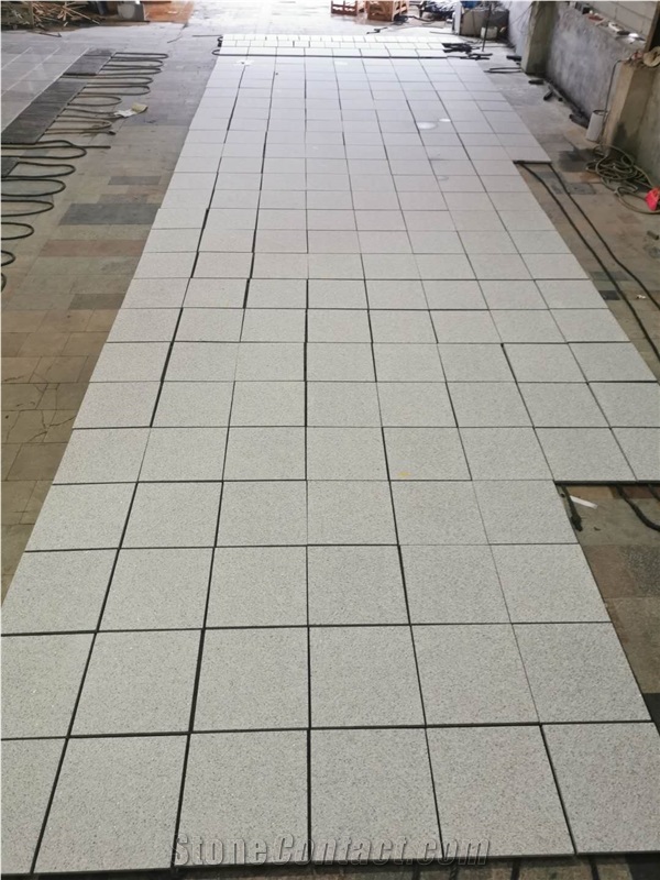 India Platinum White Granite Flaned Floor Tiles