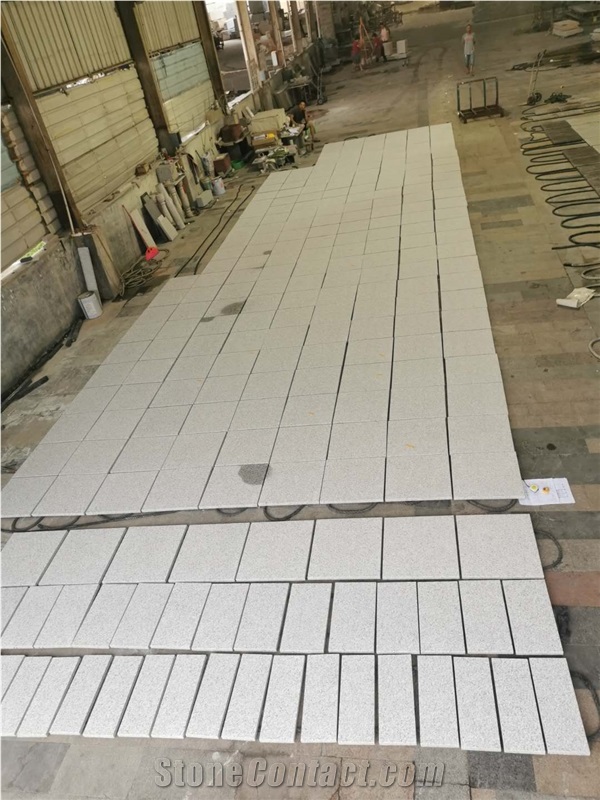 India Platinum White Granite Flaned Floor Tiles
