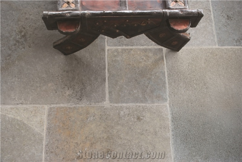 Derwent Hc Grey Multi Brushed Limestone Tiles