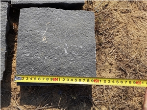 China Black Basalt Cobble Stone Cube Natural Split