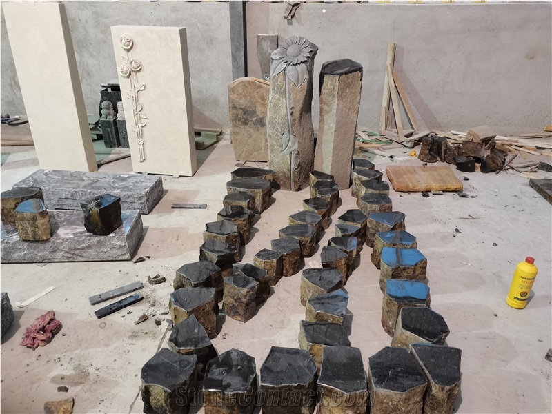 Natural Stone Engraved Tombstones Monument Design