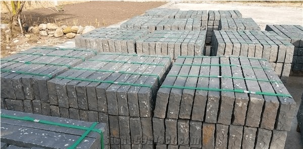 China Dark Grey Granite Split Kerbstone