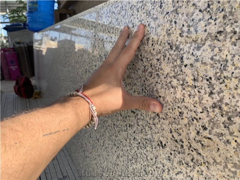 V-G682 Sunset Gold Light Granite Slabs, Tiles