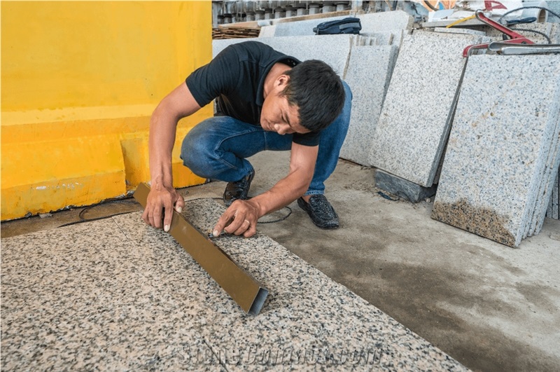 V-G682 Sunset Gold Light Granite Slabs, Tiles