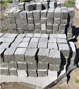 Antik Nero Gabbro Split Cube Stone