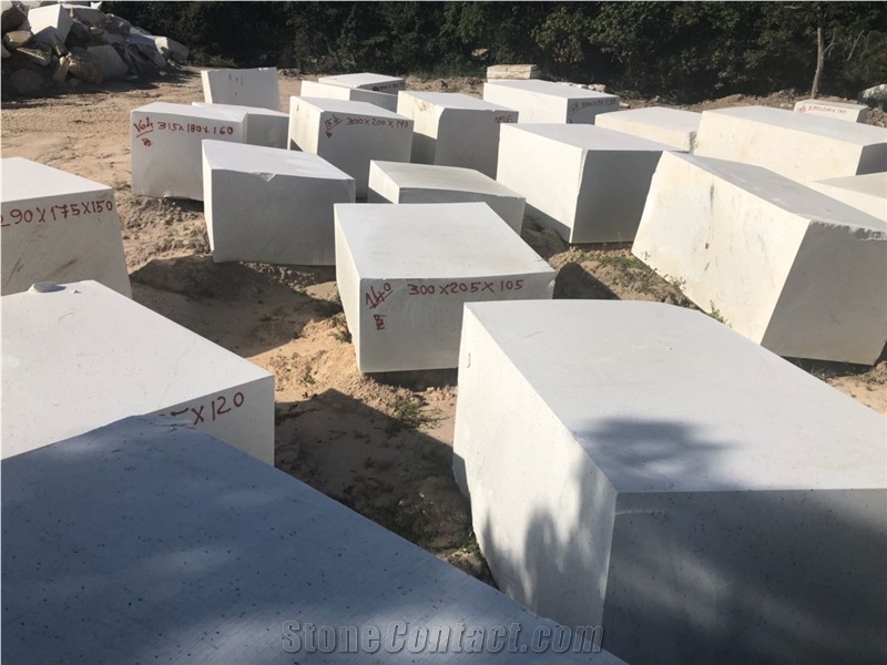 Di Capri White Granite Slabs