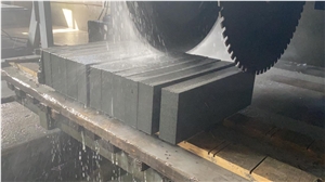 Antik Nero Gabbro Kerbstone