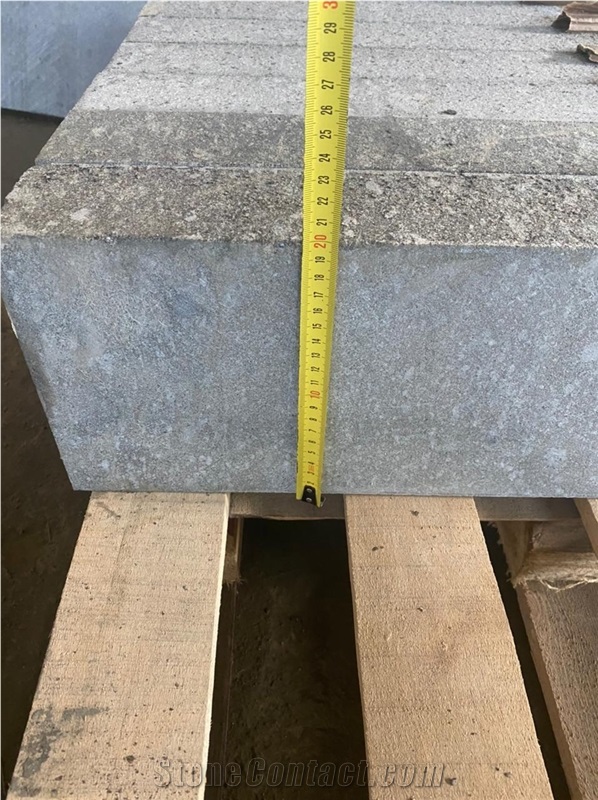 Antik Nero Gabbro Kerbstone