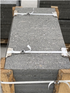 Antik Nero Gabbro Flamed Paving Slabs