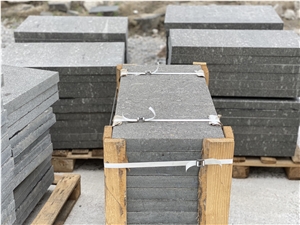 Antik Nero Gabbro Flamed Paving Slabs