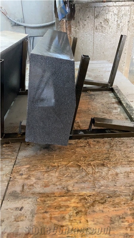 Antik Nero Gabbro Kerbstone