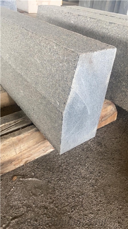 Antik Nero Gabbro Kerbstone