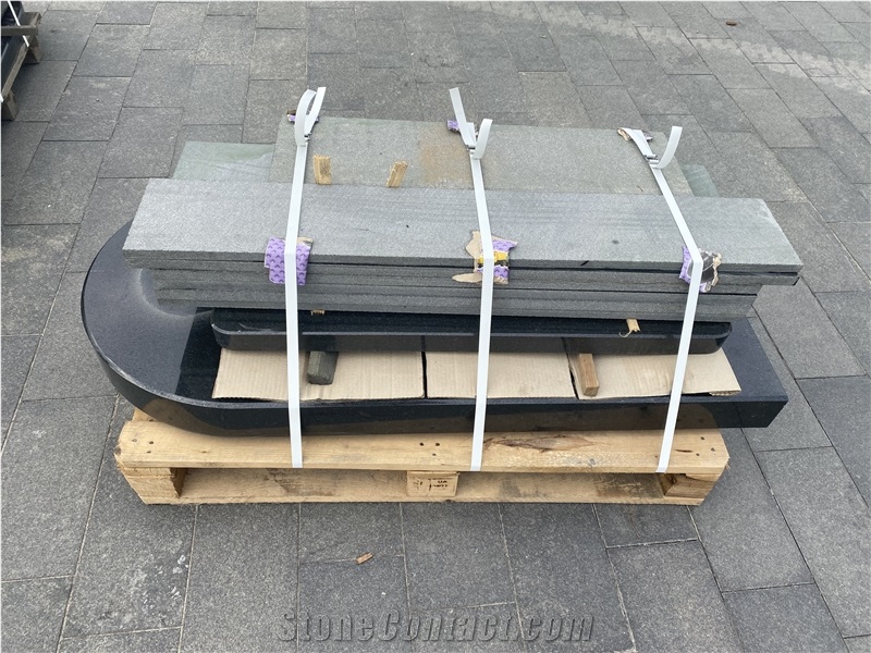 Antik Nero Gabbro Tombstone