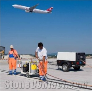 Self-Leveling Polyurethane Sealant for Concrete Crack Joints