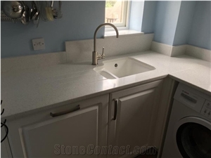 White Mirror Fleck Quartz Worktop