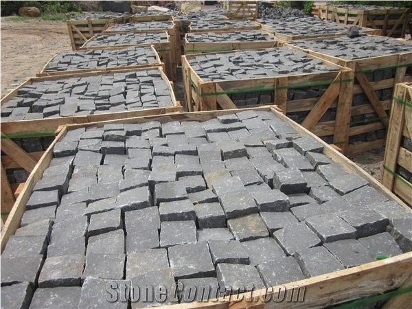 Basalt Cubic Cleft Hand