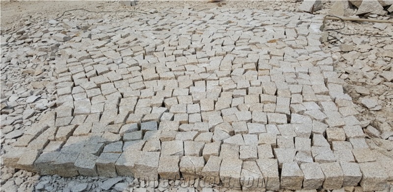 G682 Cube Stone , Yellow Pavers, Irregular Pavement