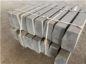 Antik Nero Gabbro Kerbstone