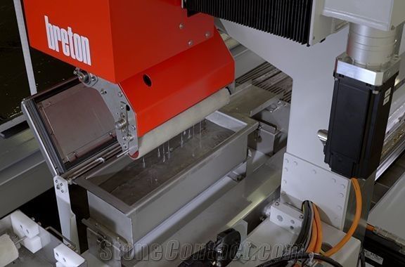 Breton ResinDrone Robot-Automatic Resin Treatment of Slabs