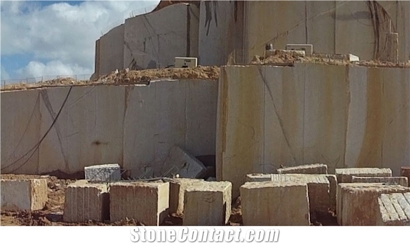 Giallo Santa Cecilia Granite Quarry Gravinalli Mineracao - Yellow Stone