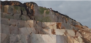 UYGAR MARBLE White-Red Spider Marble Quarry