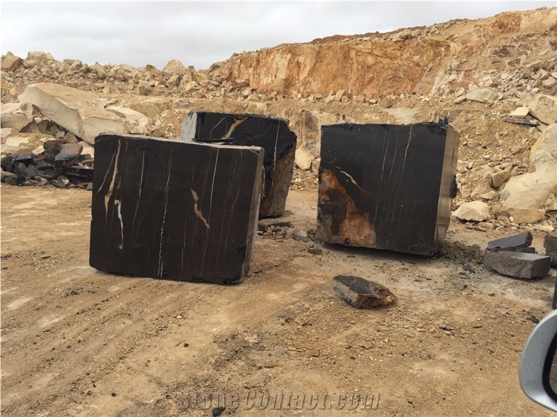 Nero Dorato, Sahara Noir Quarry