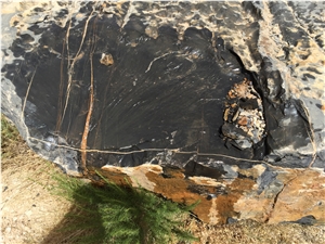 Nero Dorato, Sahara Noir Quarry