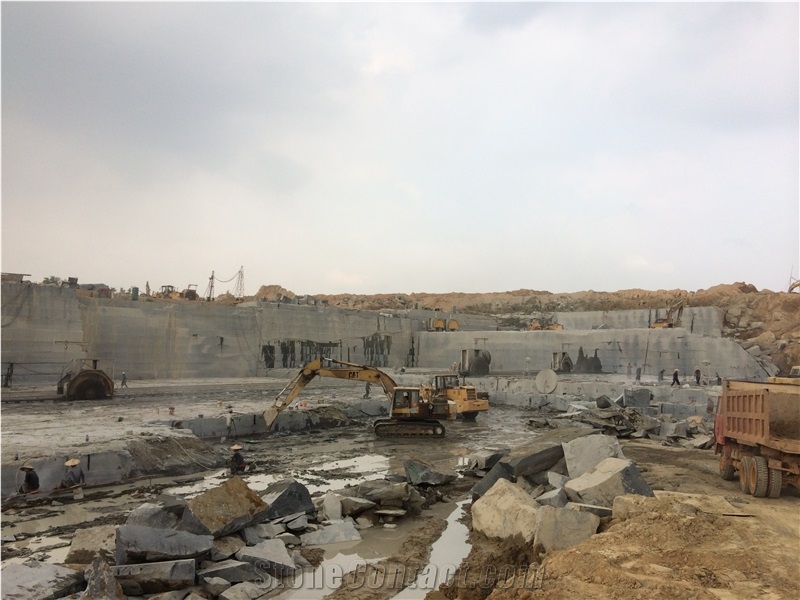 G654 Sesame Black Granite Quarry