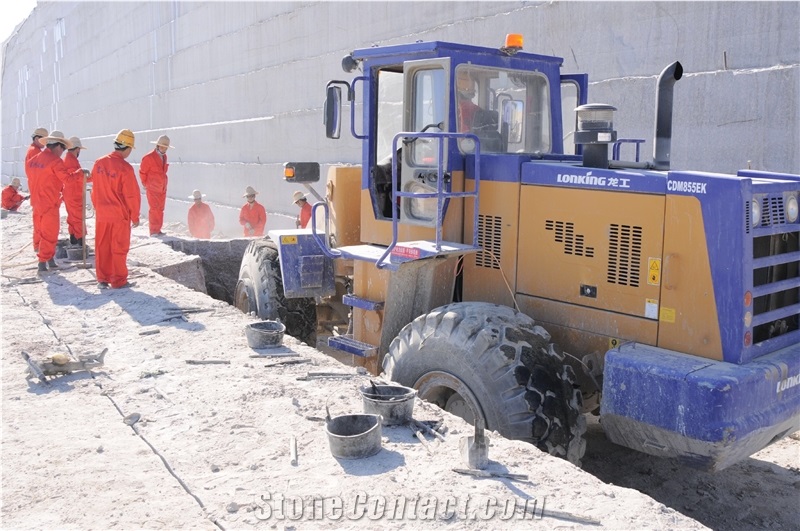Xinjiang Bazhou Yanqixian New Fuxing White Grain Xinjiang Granite Quarry