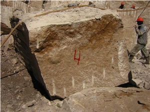 Travertino Kero Gold Quarry