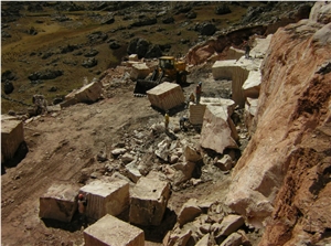 Travertino Kero Gold Quarry