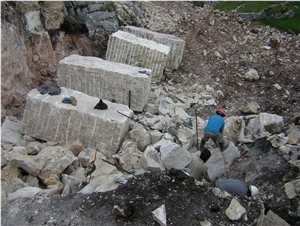 Travertino Kero Gold Quarry