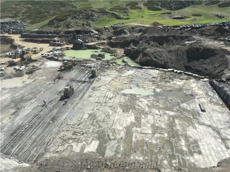 Platinum black granite, Black Granite Quarry