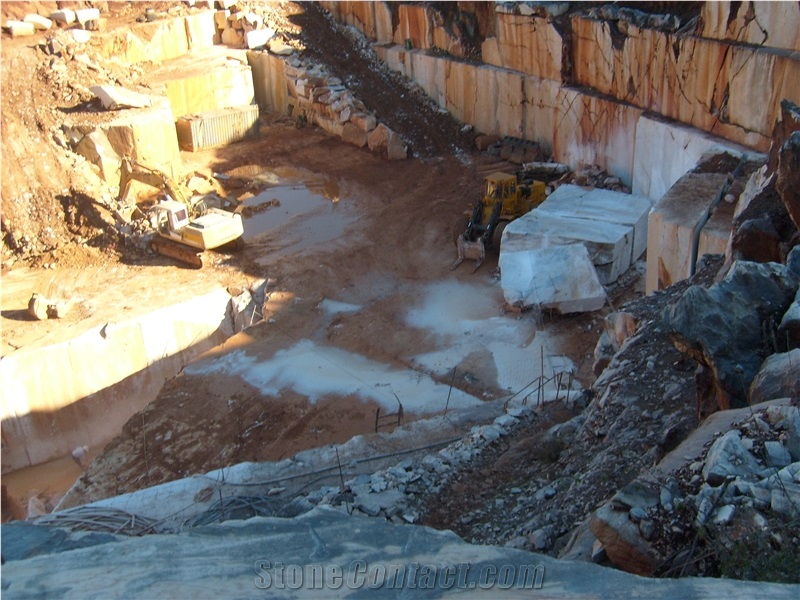 Pedreira Herdade da Calva -Estramoz Rosa Venado, Branco Estremoz Marble Quarry