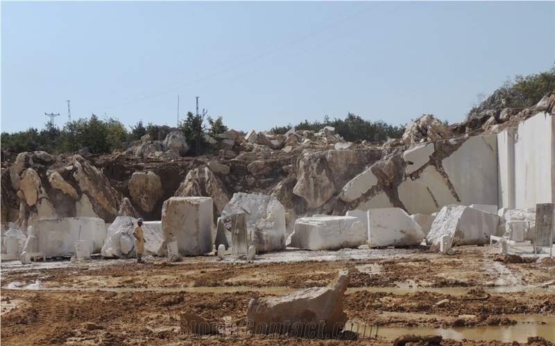 Golden Beige Marble Quarry