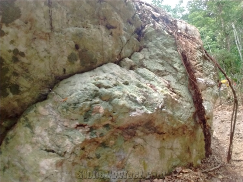 Cristal Leitoso Quarry